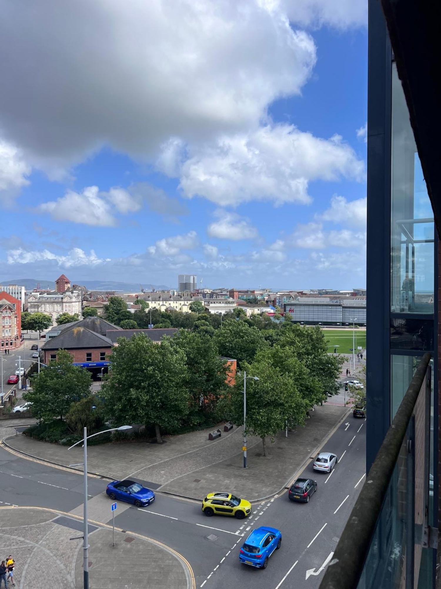 Great City Centre Getaway Apartment 2 Bed Near The Beach And Shopping Area Swansea Buitenkant foto